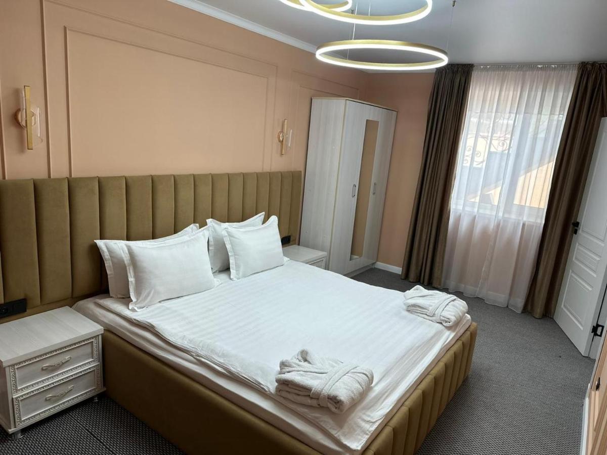 Voyazh Hotel Taraz Exterior foto