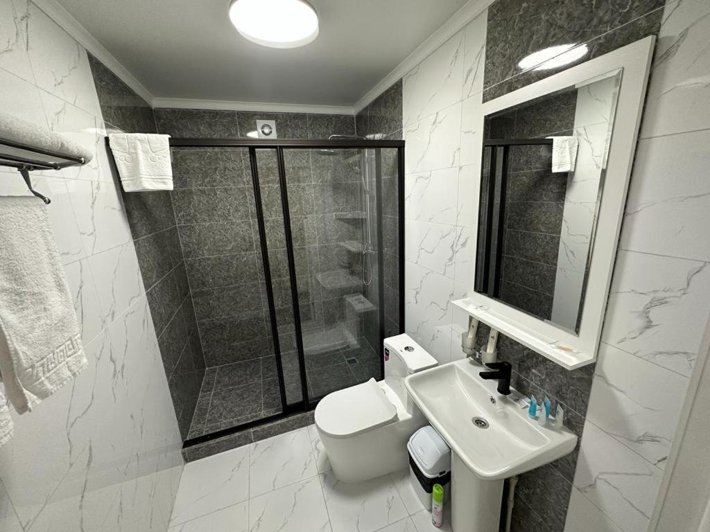 Voyazh Hotel Taraz Exterior foto